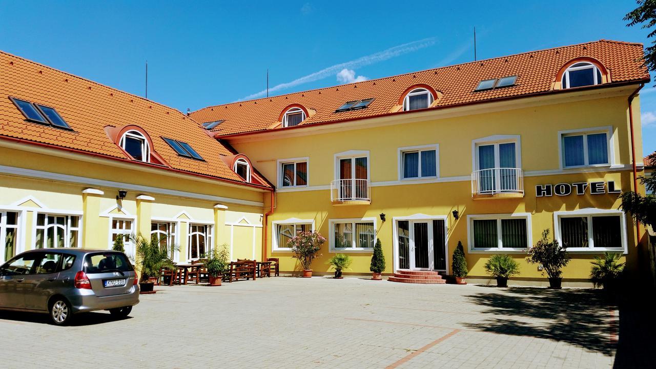 Hotel Sormester Szarvas Eksteriør billede